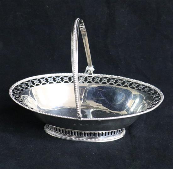 An oval silver basket with pierced border, 164mm.